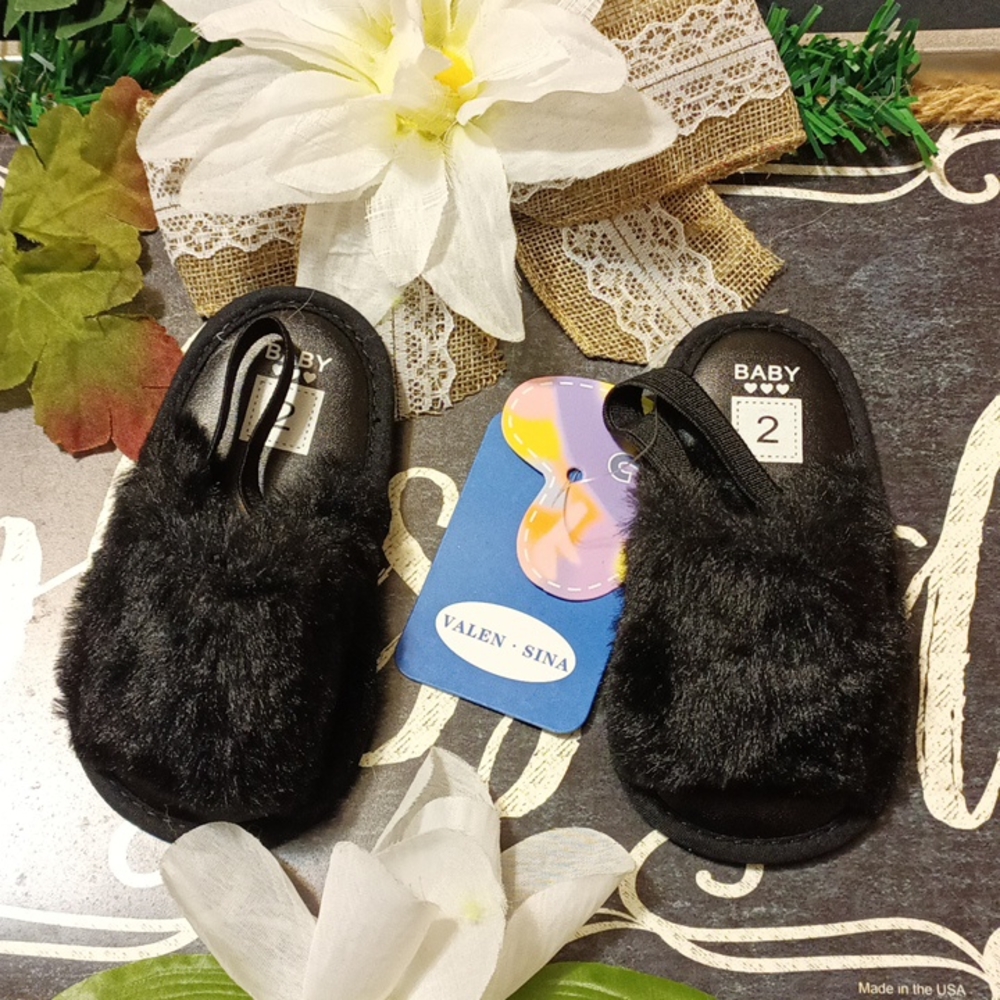 Valen .sina babies black fur sandals size 2 new in package with tags.